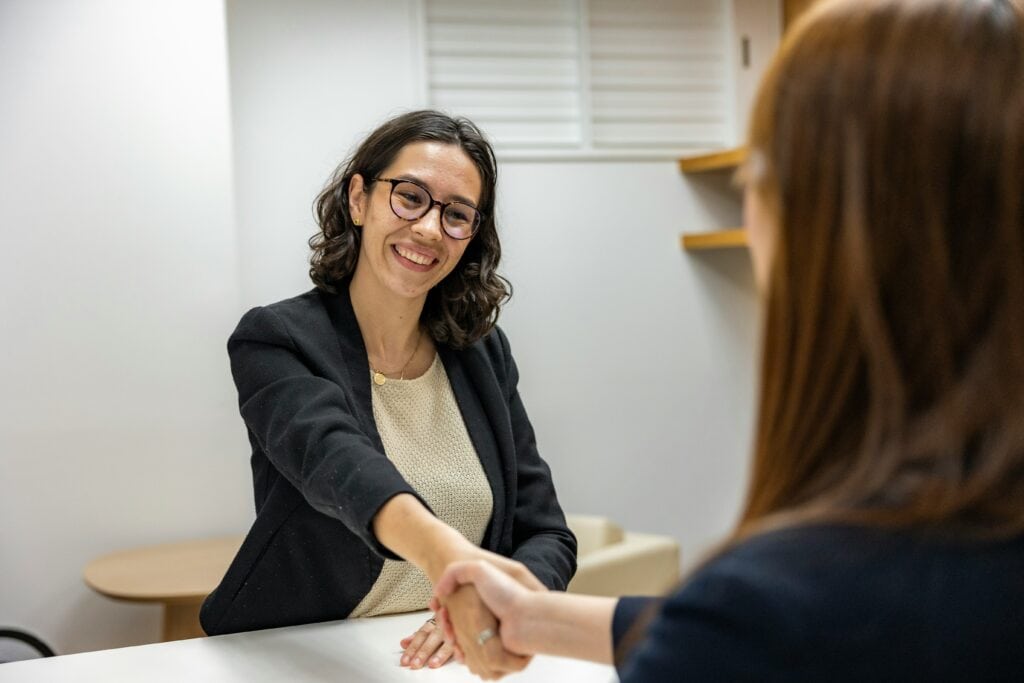 a recruiter hiring a new employee with full life cycle recruiting