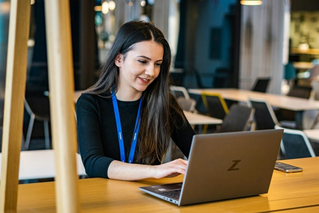 An HR manager sitting at a laptop using talent intelligence.